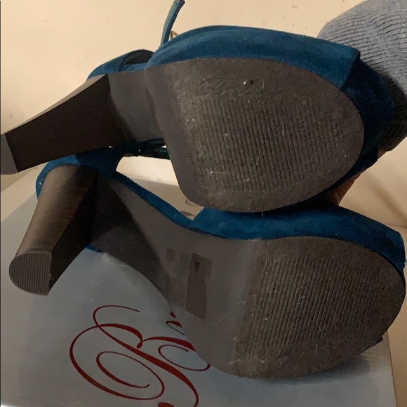 Dark teal peep toe heels - Picture 3 of 3